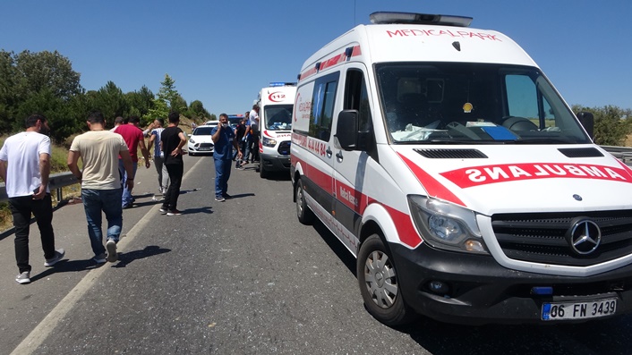 Uşak'ta trafik kazası; 1 ölü, 6 yaralı haberi